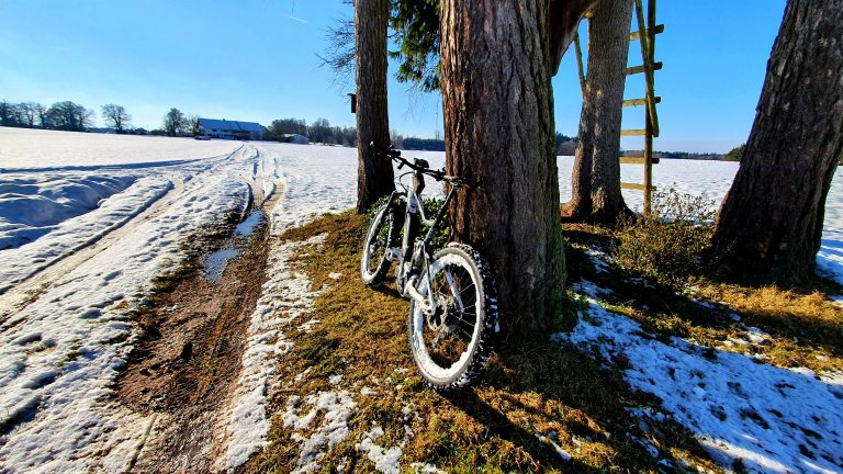 svg+xml,%3Csvg%20xmlns= Biken im Winter